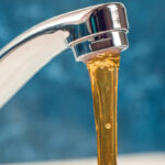 zepsuta woda w kranie